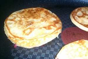 Pancakes cu vanilie si fructe de padure