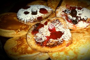 Pancakes cu vanilie si fructe de padure