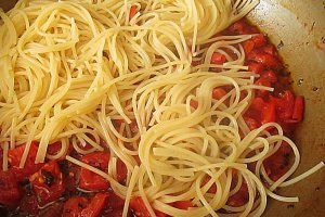 Spaghetti alla checca sul rogo