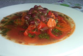 Ciorba de fasole rosie cu rosii si tarhon in otet