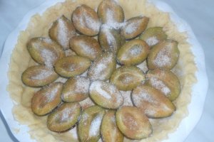 Tarta cu prune si crumble