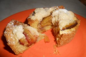 Tarta cu prune si crumble