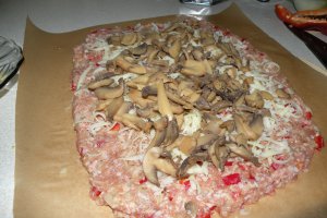 Rulada din carne tocata cu ciuperci si cascaval Delaco