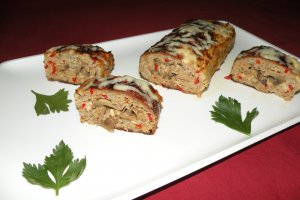 Rulada din carne tocata cu ciuperci si cascaval Delaco