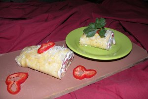 Rulada de omleta cu crema de branza Delaco