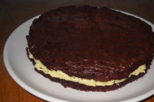 Tort brownies cu mini choux-uri