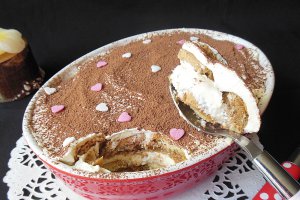 Desert cu mascarpone si ganache de ciocolata alba