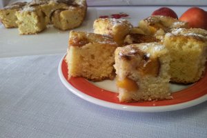 Prajitura cu nectarine si scortisoara