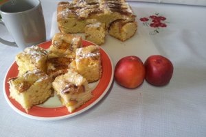 Prajitura cu nectarine si scortisoara