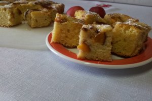 Prajitura cu nectarine si scortisoara
