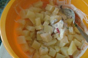 Cartofi cu ciuperci, smantana si cascaval Delaco la cuptor