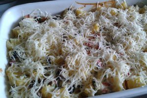 Cartofi cu ciuperci, smantana si cascaval Delaco la cuptor