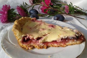 Tarta cu prune si iaurt
