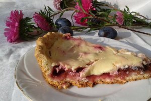 Tarta cu prune si iaurt