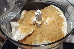 Cheesecake cu ciocolata si jeleu de zmeura