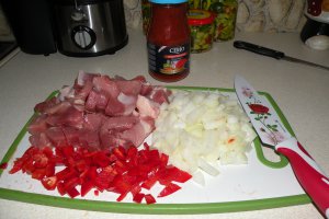 Tocanita din carne de porc cu orez si sos de rosii Cirio.