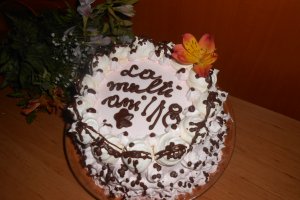 Tort cu dulceata de trandafiri