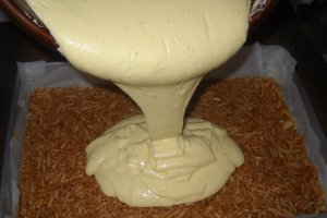 Desert prajitura rasturnata cu mere si budinca