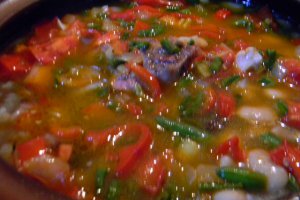 Fasole cu jambon -in gastra (vas grecesc )