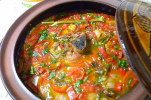 Fasole cu jambon -in gastra (vas grecesc )