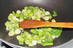 Placinte sarate cu ciuperci brune