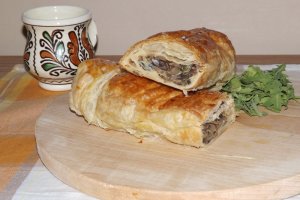 Placinte sarate cu ciuperci brune