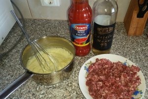 Cannelloni cu carne si sos de rosii