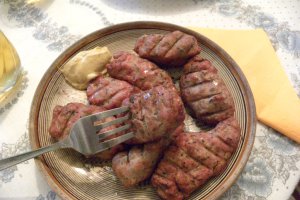 Mici din carne de porc și carne de vită