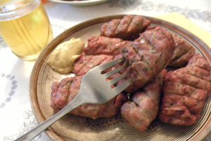 Mici din carne de porc și carne de vită