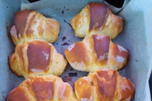 Croissante cu ciocolata