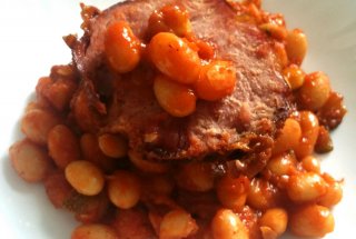 Fasole boabe noua cu carne afumata