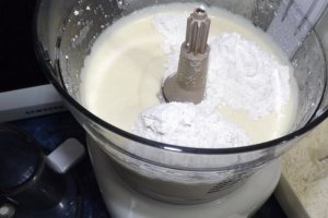 Prajitura cu prune, nuci si branza de vaci in aluat