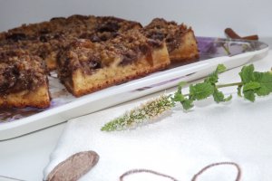 Prajitura cu prune, nuci si branza de vaci in aluat