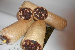 Rulada cu foi de napolitana, biscuiti si rahat