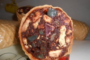 Rulada cu foi de napolitana, biscuiti si rahat