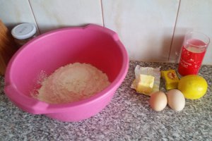 Gogosi cu dulceata de capsuni