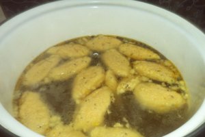 Supa de galuste cu chimen si turmeric