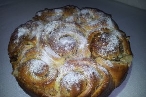 Cozonac briosa cu crema de vanilie