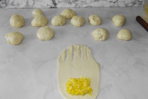 Cornuri pufoase cu branza