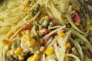 Paste cu legume,pancetta si sos de usturoi