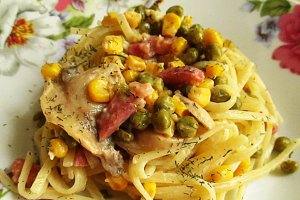 Paste cu legume,pancetta si sos de usturoi