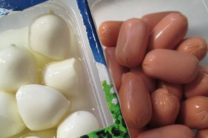 Frigarui cu mozzarella si mini wurstel