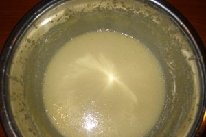 Tort cu mousse de piersici.