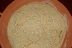 Tort cu mousse de piersici.