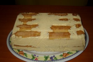 Tort cu mousse de piersici.
