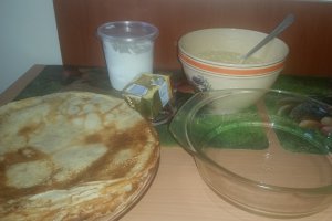 Clatite cu branza dulce si smantana la cuptor