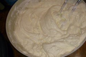 Tort cu crema mascarpone, visine si lime