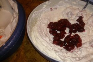 Tort cu crema mascarpone, visine si lime