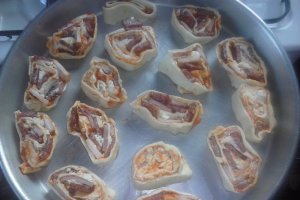 Mini pizza in aluat de patiserie