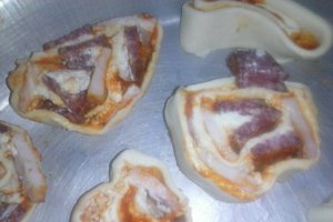 Mini pizza in aluat de patiserie